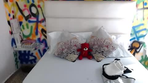 Snapshot of aria_martiin chatting on 02/01/25, 11:32 aria online show from 02/01/25, 11:32