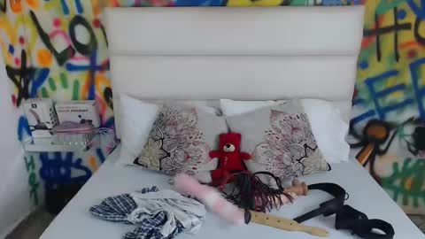 Snapshot of aria_martiin chatting on 02/22/25, 12:51 aria online show from 02/22/25, 12:51