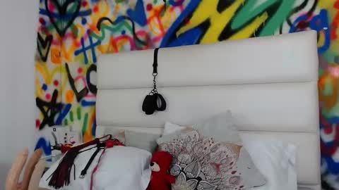 Snapshot of aria_martiin chatting on 03/05/25, 12:22 aria online show from 03/05/25, 12:22