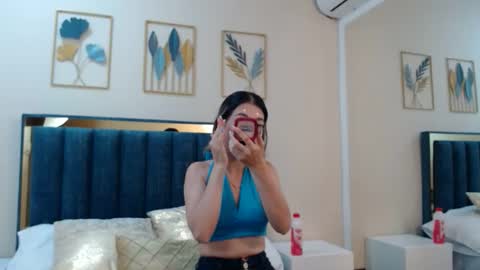 Snapshot of aria_martiin chatting on 06/11/26, 11:41 aria online show from 06/11/26, 11:41