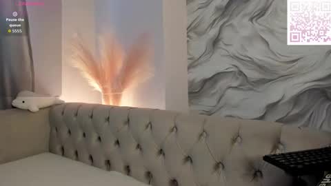 aria_mila online show from 09/24/25, 10:40