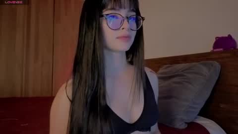 Snapshot of aria_mora chatting on 06/28/26, 10:27 Roxxy online show from 06/28/26, 10:27
