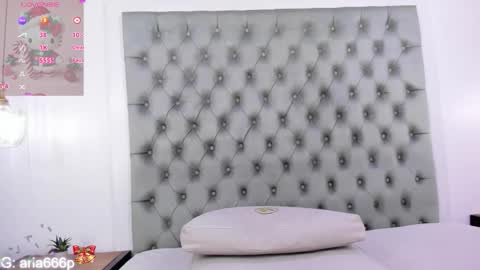 Snapshot of aria_paul chatting on 12/13/25, 07:53 aria online show from 12/13/25, 07:53