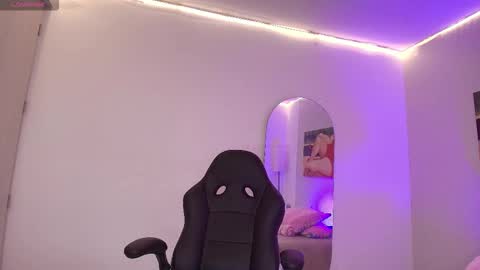 ariaa_vixen online show from 12/15/25, 09:52