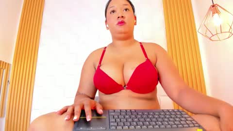 Snapshot of ariabelle1 chatting on 03/21/26, 02:05 AriaBelle1 online show from 03/21/26, 02:05