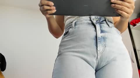 ariacoral online show from 12/16/25, 12:43