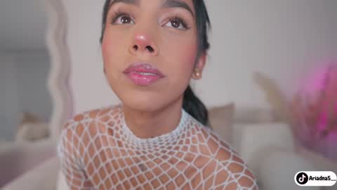 Snapshot of ariadna5 chatting on 11/10/25, 08:35 ARIADNA online show from 11/10/25, 08:35