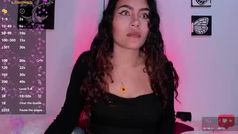 Snapshot of ariadna_tr chatting on 11/29/25, 02:36 Ari online show from 11/29/25, 02:36