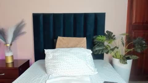 AriadnaHolt online show from 12/15/25, 11:25