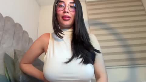 Snapshot of ariadnaz chatting on 05/31/26, 06:42 ARIADNA IM NEW HERE THANK YOU VERY MUCH FOR FOLLOWING ME online show from 05/31/26, 06:42