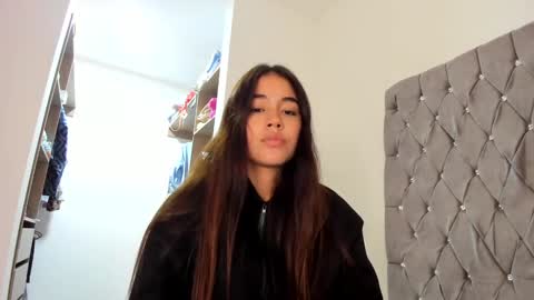 Snapshot of ariamontgomeryyy chatting on 12/31/24, 04:49 Aria Montgomery online show from 12/31/24, 04:49