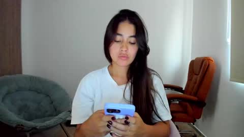 Snapshot of ariamontgomeryyy chatting on 02/17/25, 07:42 Aria Montgomery online show from 02/17/25, 07:42