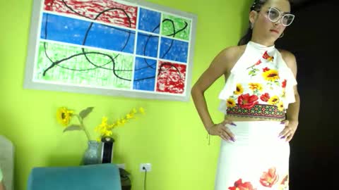 Snapshot of ariana_14_ chatting on 10/19/25, 05:57 Ariana online show from 10/19/25, 05:57