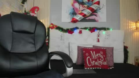 Ari online show from 12/19/25, 12:12