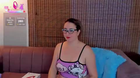 Snapshot of ariana_cross_ chatting on 11/16/25, 12:44 Ariana Cruz online show from 11/16/25, 12:44