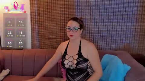 Snapshot of ariana_cross_ chatting on 11/18/25, 12:42 Ariana Cruz online show from 11/18/25, 12:42