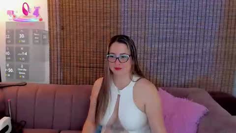 Snapshot of ariana_cross_ chatting on 11/26/25, 12:39 Ariana Cruz online show from 11/26/25, 12:39