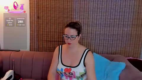 Snapshot of ariana_cross_ chatting on 11/30/25, 12:53 Ariana Cruz online show from 11/30/25, 12:53