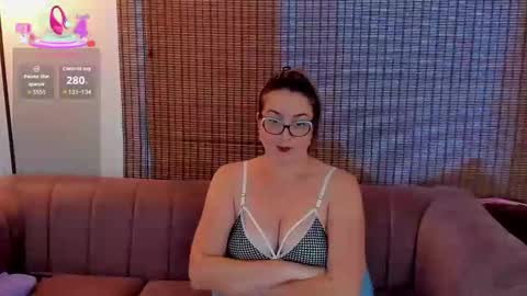 Snapshot of ariana_cross_ chatting on 12/19/25, 04:47 Ariana Cruz online show from 12/19/25, 04:47