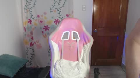 Snapshot of ariana_esteban07 chatting on 02/19/26, 06:09 ariana_esteban07 online show from 02/19/26, 06:09