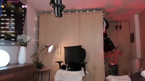 Snapshot of ariana_fitl chatting on 12/07/24, 04:42 DaniAri - dimension X at night NY time online show from 12/07/24, 04:42