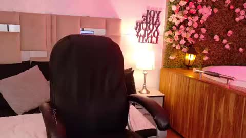 Snapshot of ariana_foxx__ chatting on 06/26/26, 02:32 Ariana online show from 06/26/26, 02:32