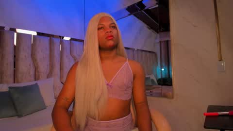 Snapshot of ariana_grande233 chatting on 02/11/26, 11:37 ariana_grande233 online show from 02/11/26, 11:37