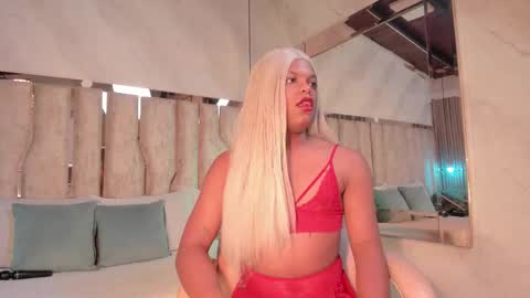 ariana_grande233 online show from 03/04/26, 11:49