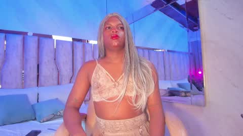 ariana_grande233 online show from 03/29/26, 11:54