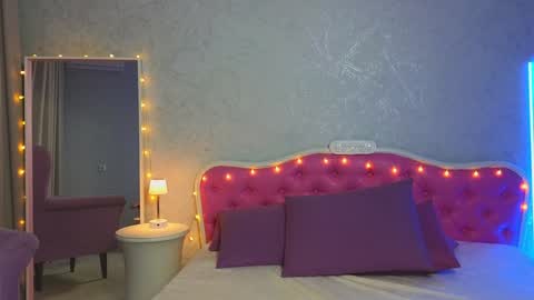 Snapshot of ariana_petite chatting on 12/11/24, 12:23 Ariana online show from 12/11/24, 12:23