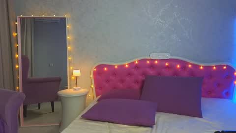 Snapshot of ariana_petite chatting on 12/13/24, 06:42 Ariana online show from 12/13/24, 06:42