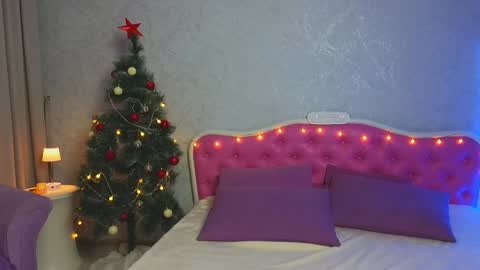 Snapshot of ariana_petite chatting on 12/25/24, 12:16 Ariana online show from 12/25/24, 12:16