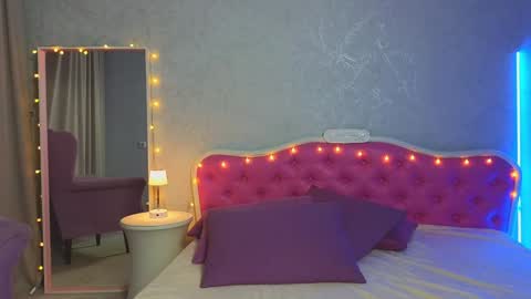 Snapshot of ariana_petite chatting on 01/19/25, 10:49 Ariana online show from 01/19/25, 10:49