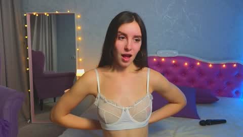 Snapshot of ariana_petite chatting on 01/22/25, 02:04 Ariana online show from 01/22/25, 02:04