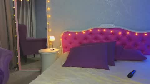 Snapshot of ariana_petite chatting on 02/10/25, 02:19 Ariana online show from 02/10/25, 02:19