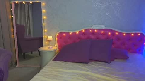 Snapshot of ariana_petite chatting on 02/23/25, 11:04 Ariana online show from 02/23/25, 11:04