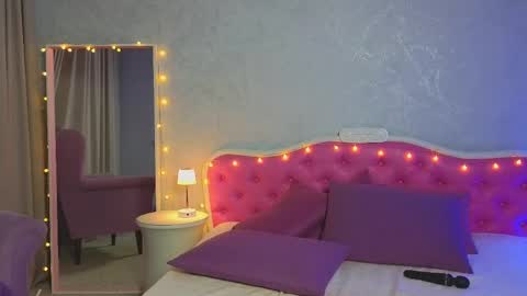 Snapshot of ariana_petite chatting on 02/28/25, 02:20 Ariana online show from 02/28/25, 02:20