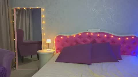 Snapshot of ariana_petite chatting on 03/02/25, 10:59 Ariana online show from 03/02/25, 10:59