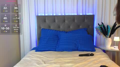 Snapshot of ariana_petite chatting on 09/11/25, 12:11 Ariana online show from 09/11/25, 12:11