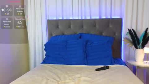 Snapshot of ariana_petite chatting on 11/10/25, 11:04 Ariana online show from 11/10/25, 11:04