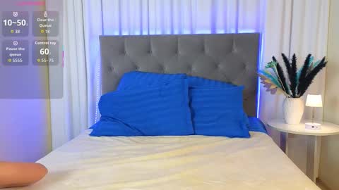 Snapshot of ariana_petite chatting on 11/18/25, 12:05 Ariana online show from 11/18/25, 12:05