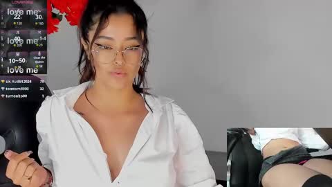 Snapshot of ariana_pierce chatting on 12/03/24, 11:13 Ariana online show from 12/03/24, 11:13