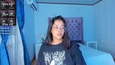 Snapshot of ariana_pierce chatting on 12/10/24, 01:32 Ariana online show from 12/10/24, 01:32