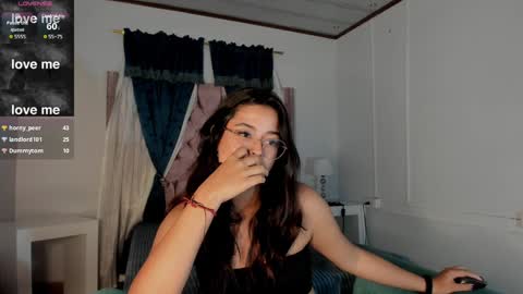 Snapshot of ariana_pierce chatting on 12/29/24, 06:35 Ariana online show from 12/29/24, 06:35