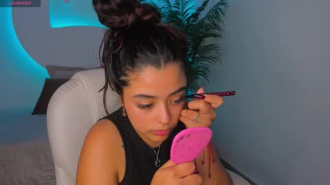 Snapshot of ariana_pierce chatting on 10/22/25, 12:27 Ariana online show from 10/22/25, 12:27