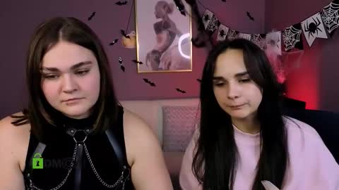 Snapshot of ariana_ross7 chatting on 10/28/25, 08:33 ariana_ross7 online show from 10/28/25, 08:33