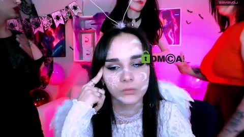 Snapshot of ariana_ross7 chatting on 10/31/25, 08:32 ariana_ross7 online show from 10/31/25, 08:32