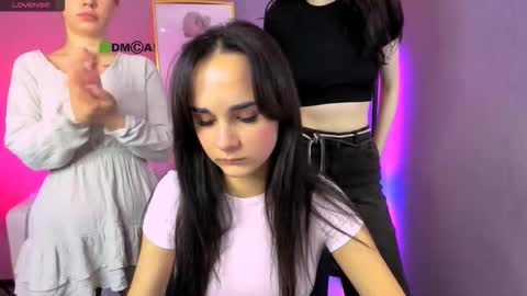 Snapshot of ariana_ross7 chatting on 11/19/25, 08:31 ariana_ross7 online show from 11/19/25, 08:31