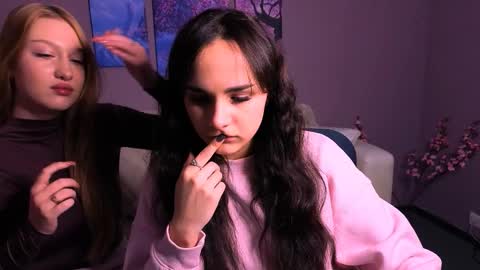 Snapshot of ariana_ross7 chatting on 11/23/25, 12:05 ariana_ross7 online show from 11/23/25, 12:05