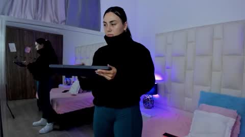  ariana  online show from 11/27/25, 05:59